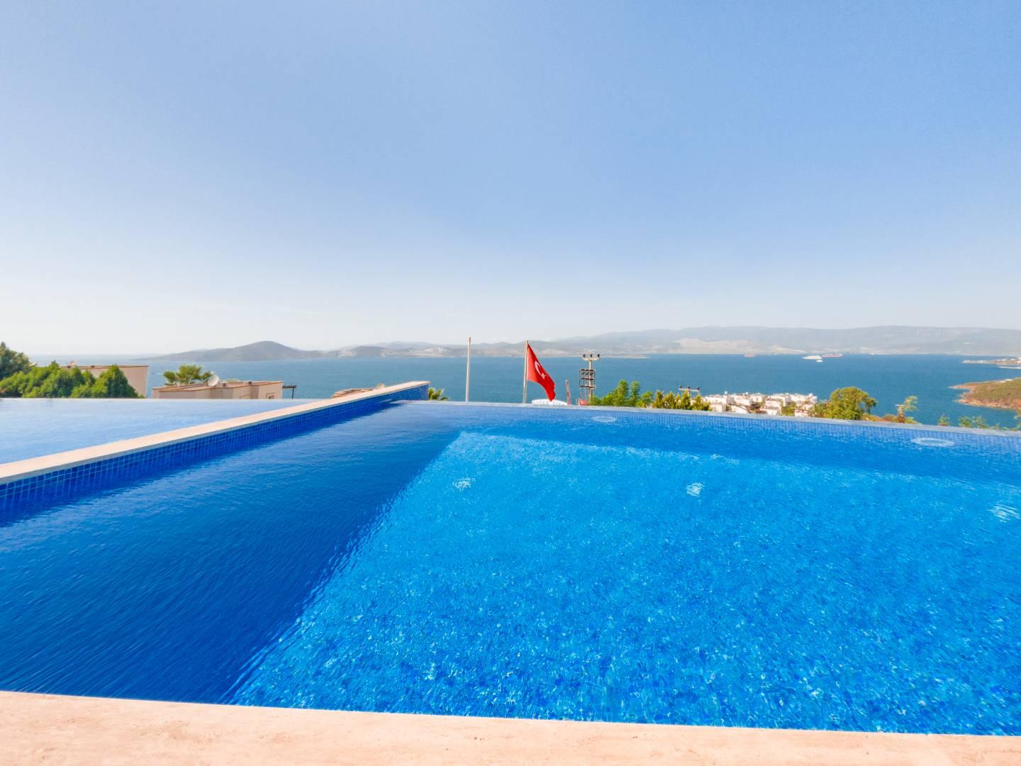 Milas Boğaziçi'nde Deniz Manzaralı, Özel Havuzlu, Bahçeli Villa -35334