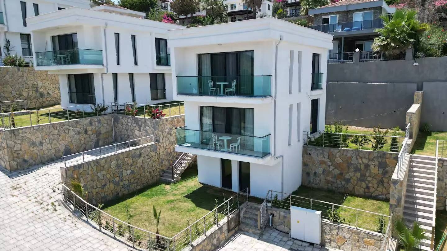 Milas Boğaziçi'nde Modern Tasarımlı, Ortak Havuzlu, 2 Kişilik Daire