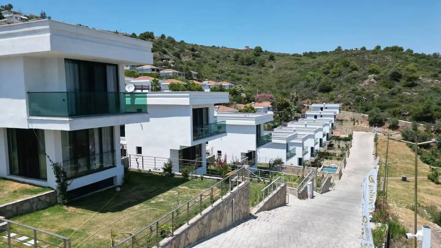 Milas Boğaziçi'nde Nezih Konumda, Ortak Havuzlu, 1+1 Daire