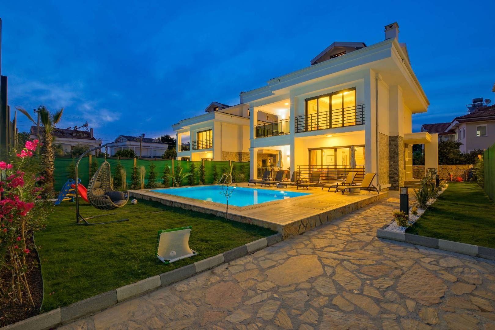 Fethiye Babataşı'nda Modern Tasarımlı, Özel Havuzlu, Lüks Villa