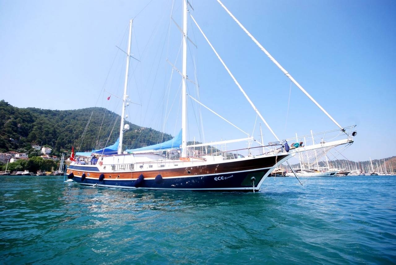 Muğla Bodrum'un Eşsiz Maviliklerinde, 5 Kabinli, Şık Tasarımlı Yat