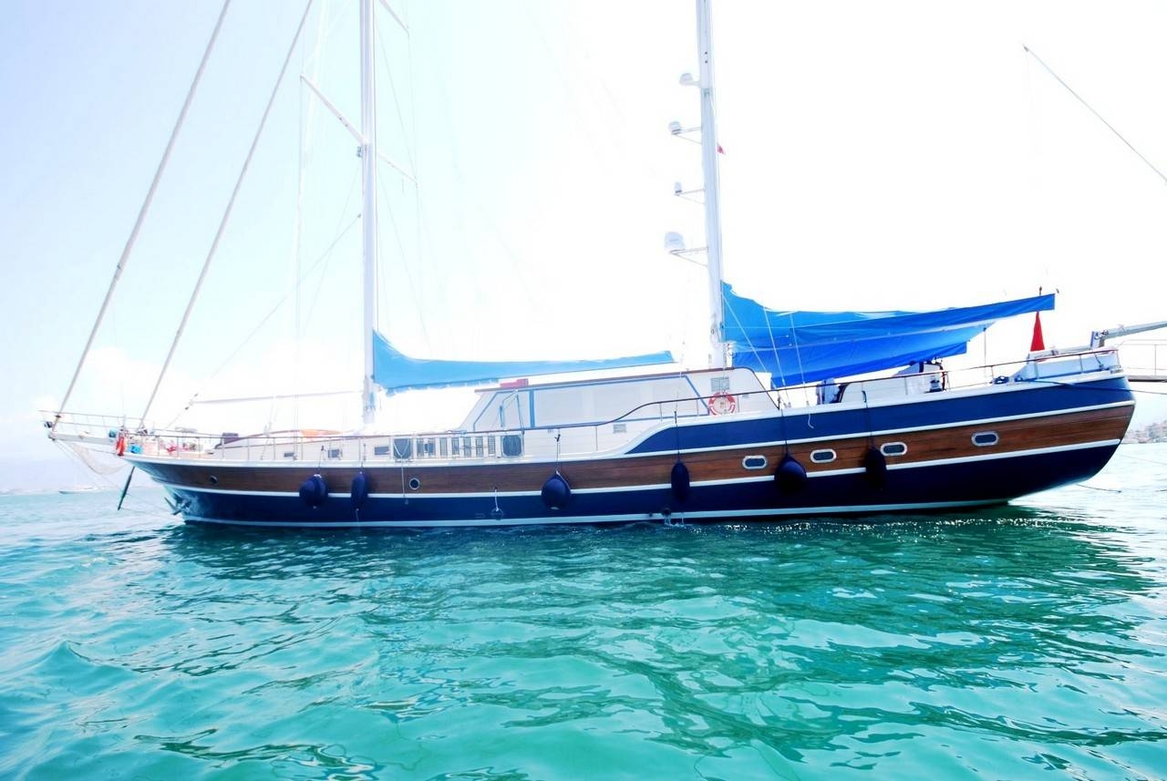 Muğla Bodrum'un Eşsiz Maviliklerinde, 5 Kabinli, Şık Tasarımlı Yat
