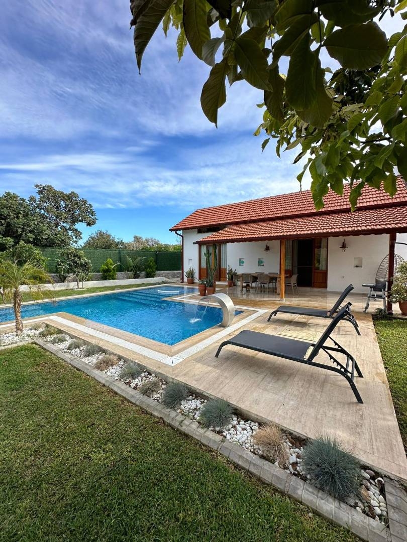 Muğla Datça'da Elverişli Konumda, Özel Havuzlu, Şık Villa