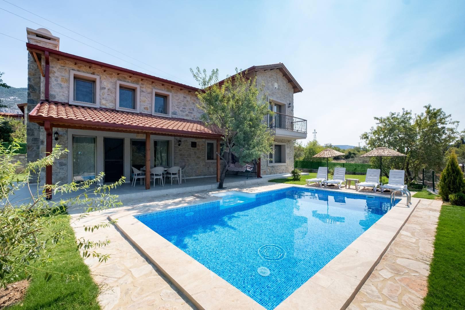 Muğla Datça'da Kalabalık Aileler İçin Uygun, Özel Havuzlu, Şık Villa-34556