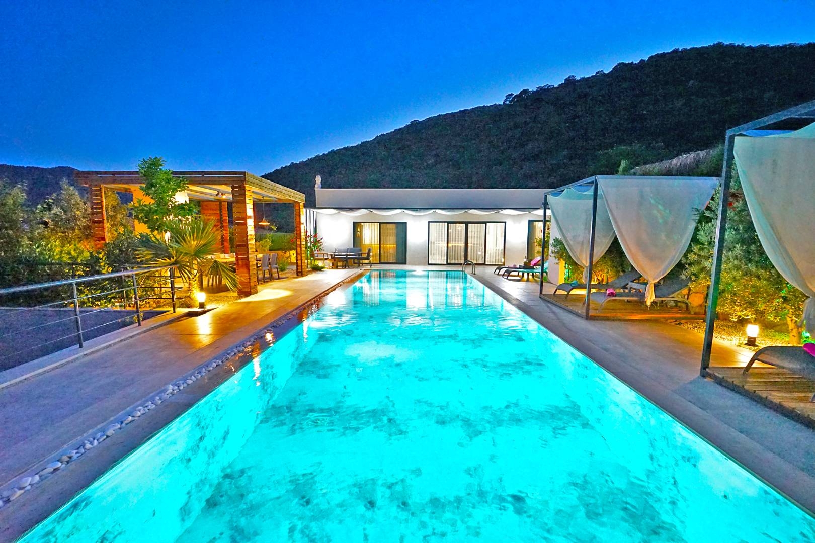Muğla Fethiye'de Doğa İçerisinde, Özel Havuzlu, Kiralık Lüks Villa