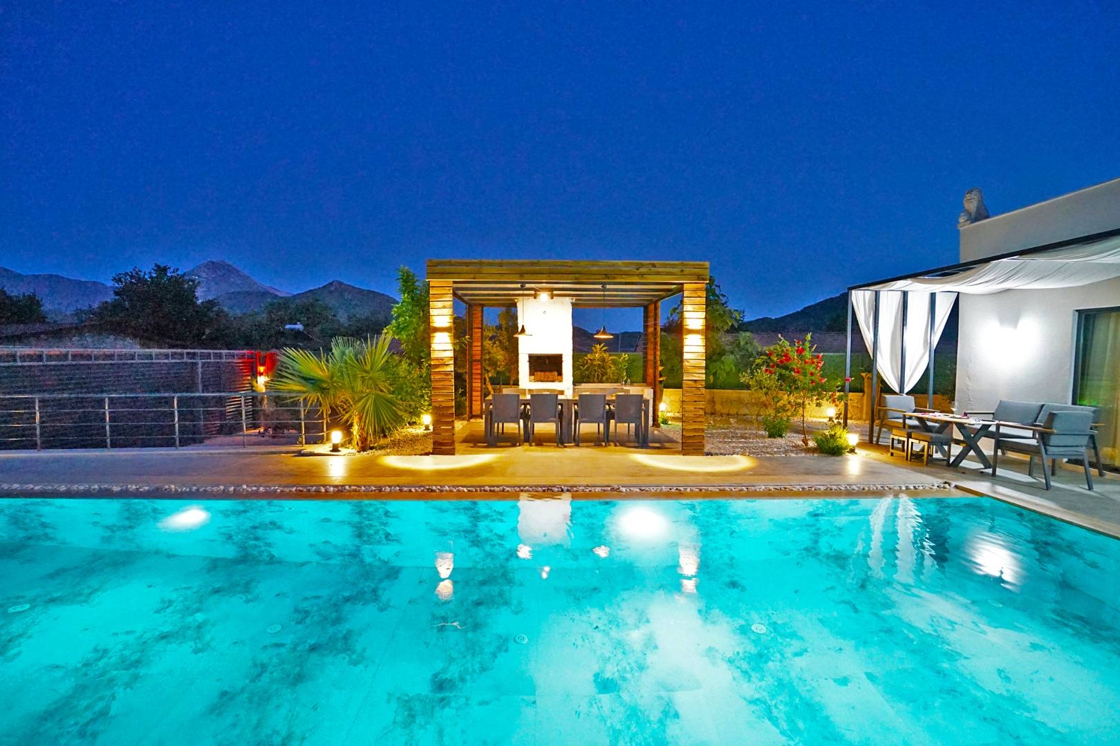 Muğla Fethiye'de Doğa İçerisinde, Özel Havuzlu, Kiralık Lüks Villa
