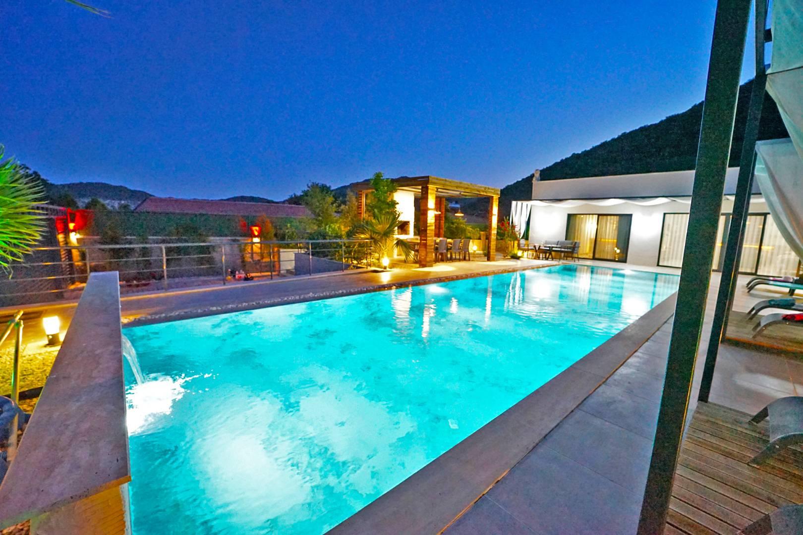 Muğla Fethiye'de Doğa İçerisinde, Özel Havuzlu, Kiralık Lüks Villa-33127
