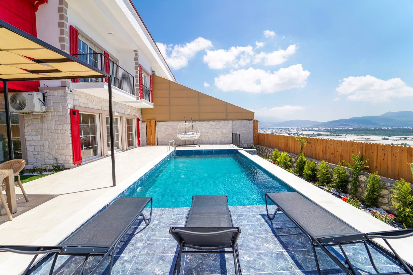 Muğla Seydikemer'de Doğa İle İç İçe, Özel Havuzlu, Jakuzili, Şık Villa