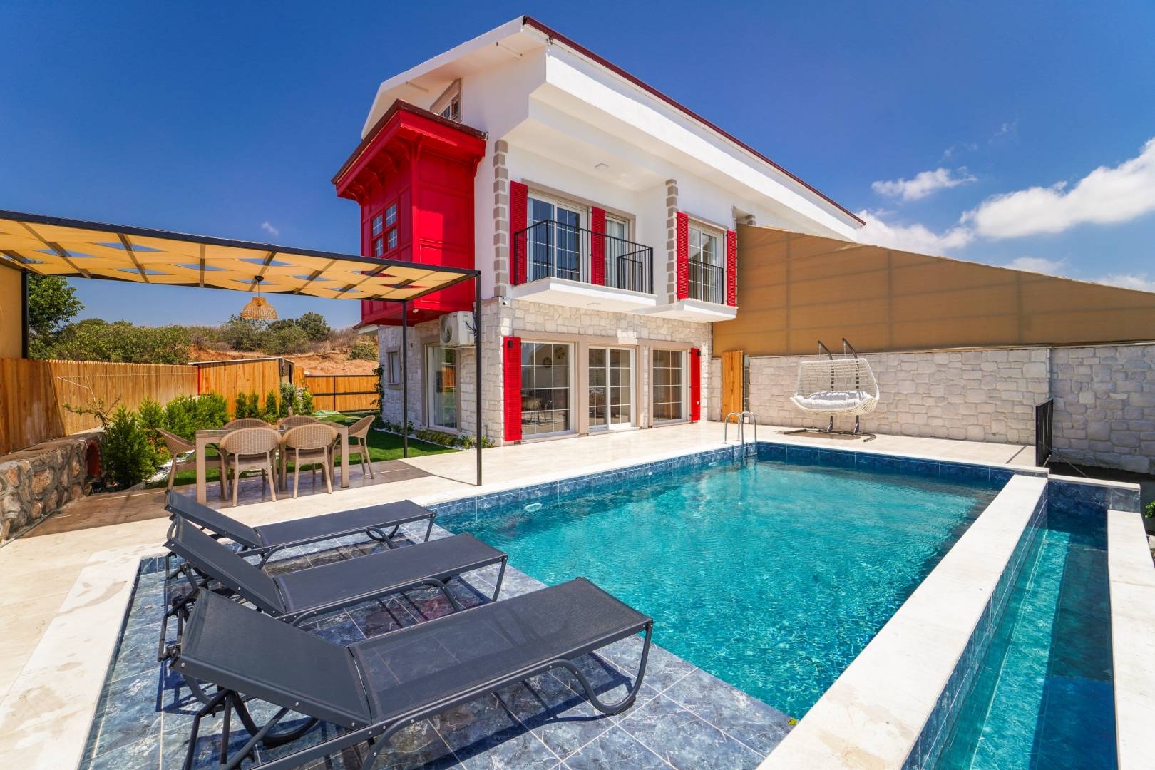 Muğla Seydikemer'de Doğa İle İç İçe, Özel Havuzlu, Jakuzili, Şık Villa