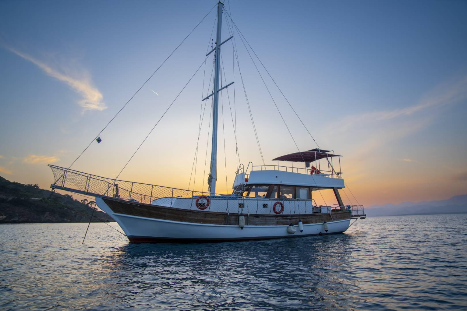 Muğla Fethiye'de Eşsiz Mavilikte, 2 Kabinli, Modern Tasarımlı Gulet-41856