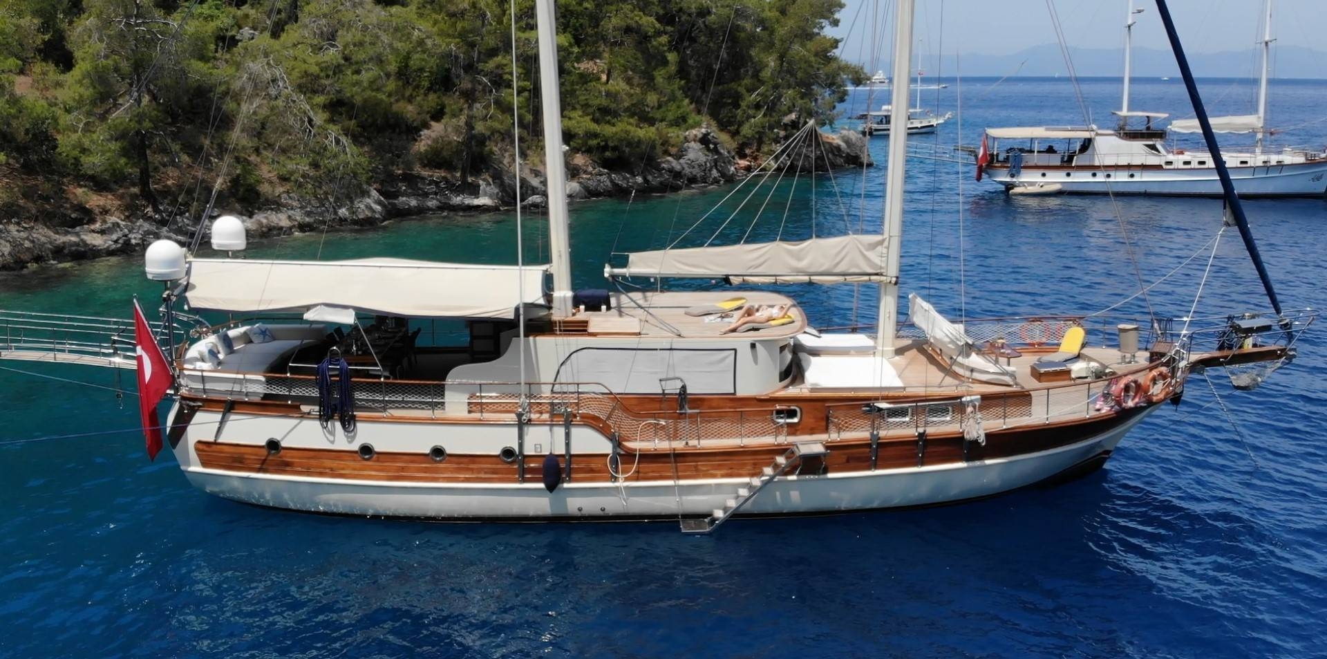 Muğla Fethiye'de Eşsiz Tasarımlı, 8 Kişilik, 4 Kabinli, Kiralık Gulet