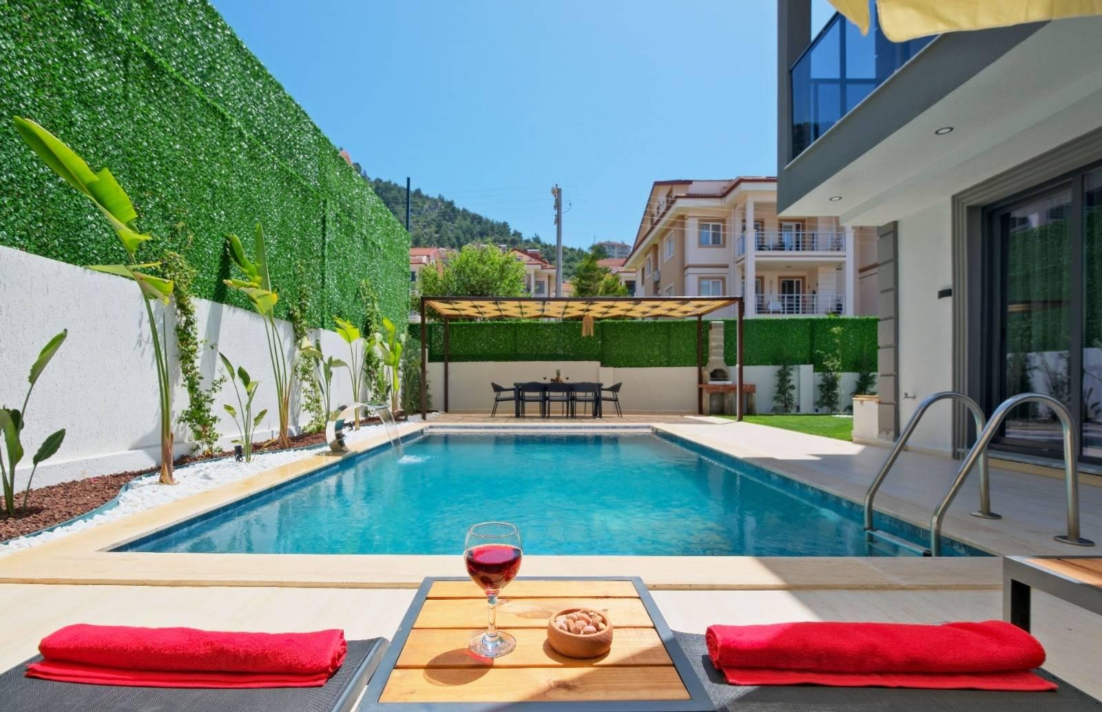 Muğla Fethiye'de Geniş Ailelere Uygun, Isıtmalı Havuzlu, Lüks Villa-42035
