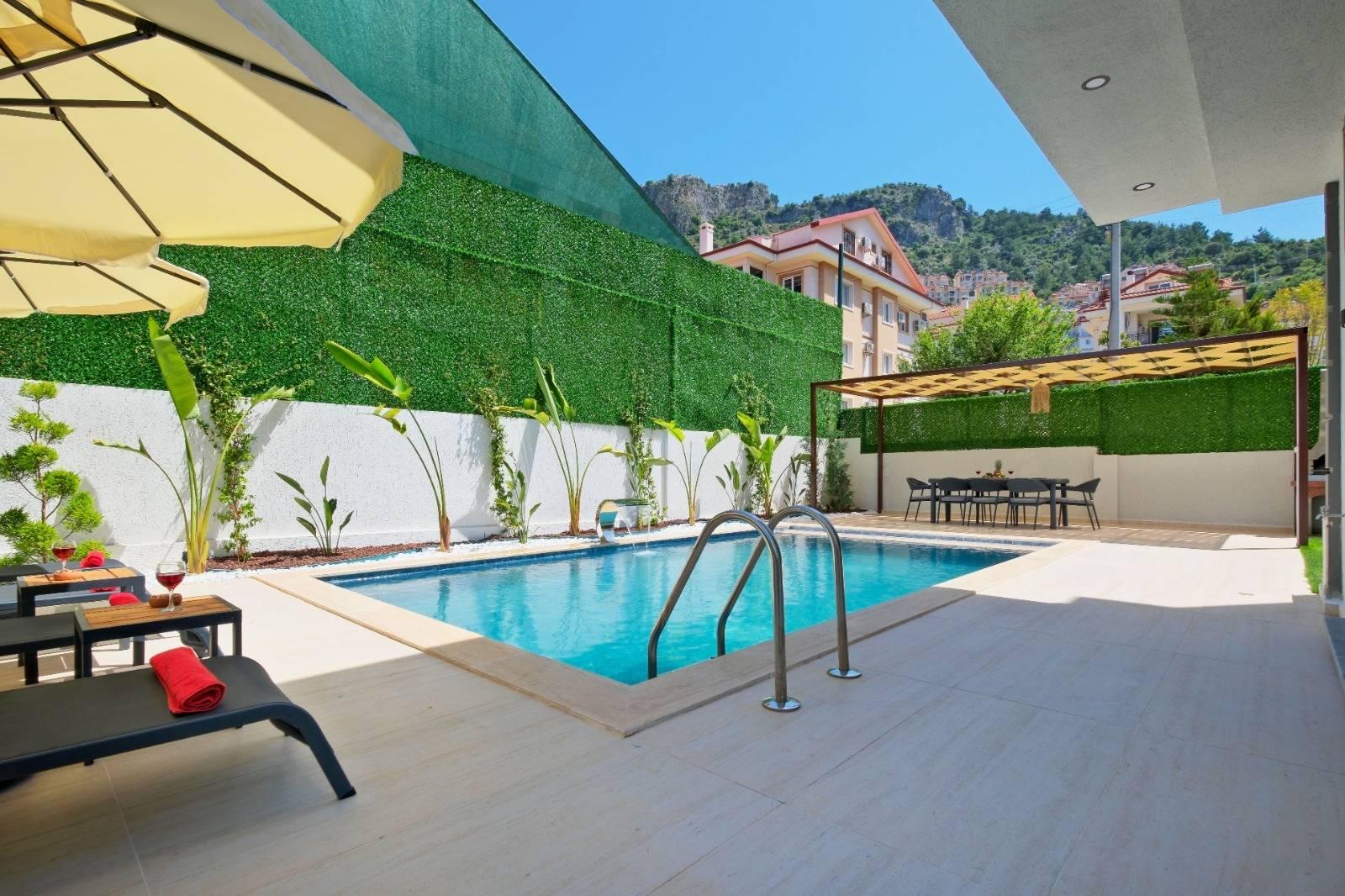 Muğla Fethiye'de Geniş Ailelere Uygun, Isıtmalı Havuzlu, Lüks Villa-42035