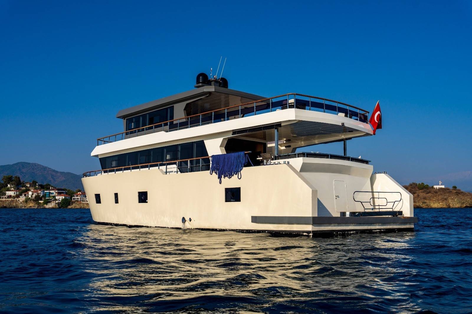 Muğla Fethiye'de Masmavi Sularda, 6 Kabinli, 12 Kişilik Motoryat