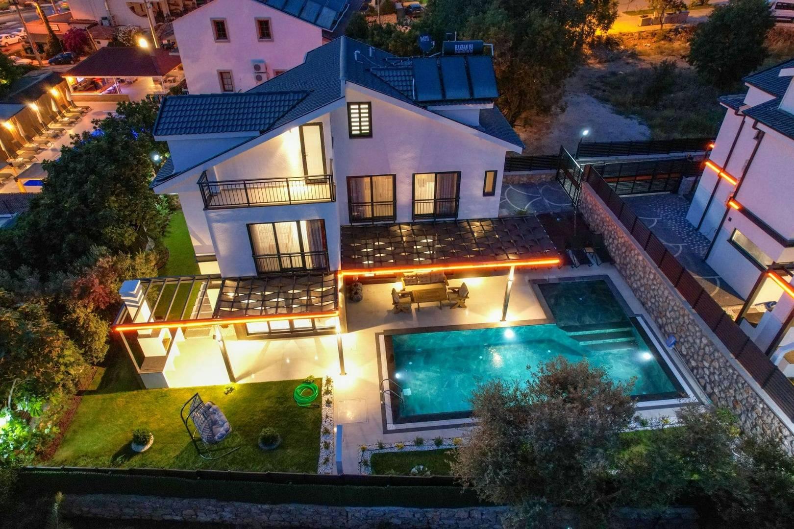 Muğla Fethiye'de Modern Tasarıma Sahip, Özel Havuzlu, Saunalı Villa-38316