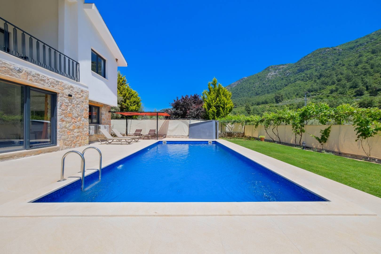 Fethiye'de Yeşillikler İle Dolu Doğada, Özel Havuzlu, Konforlu Villa