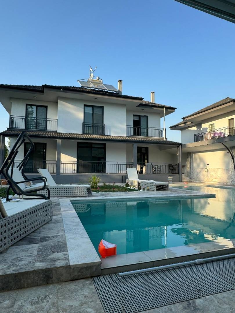 Muğla Köyceğiz'de Kalabalık Ailelere Uygun, Özel Havuzlu, Modern Villa