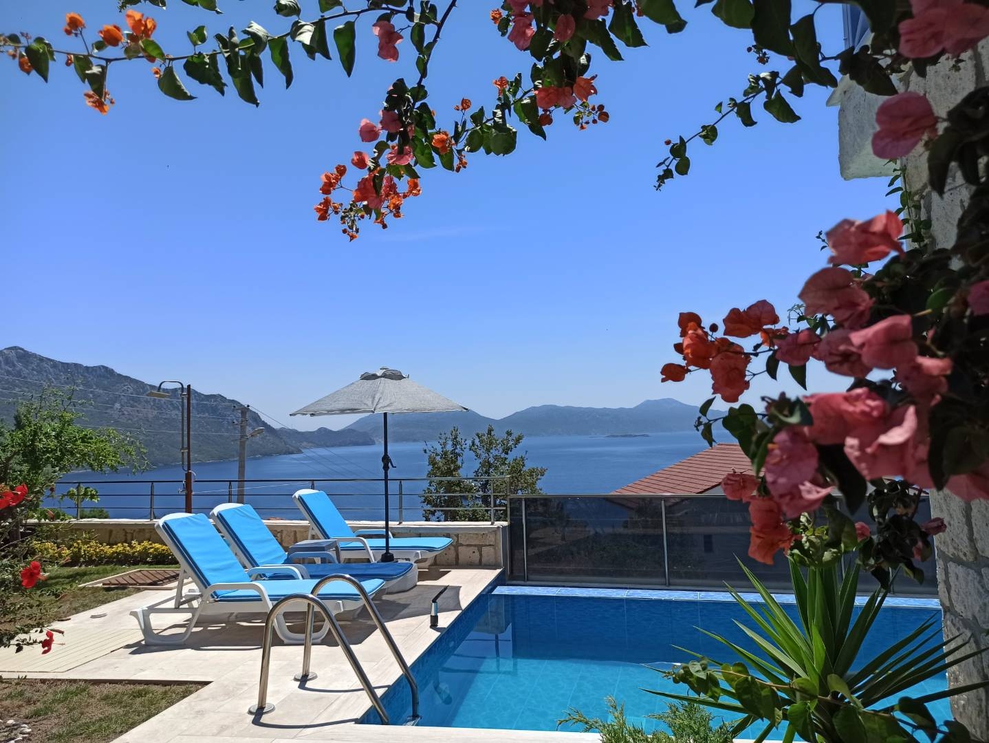 Muğla Marmaris'te Deniz ve Doğa Manzaralı, Özel Havuzlu, Şık Villa