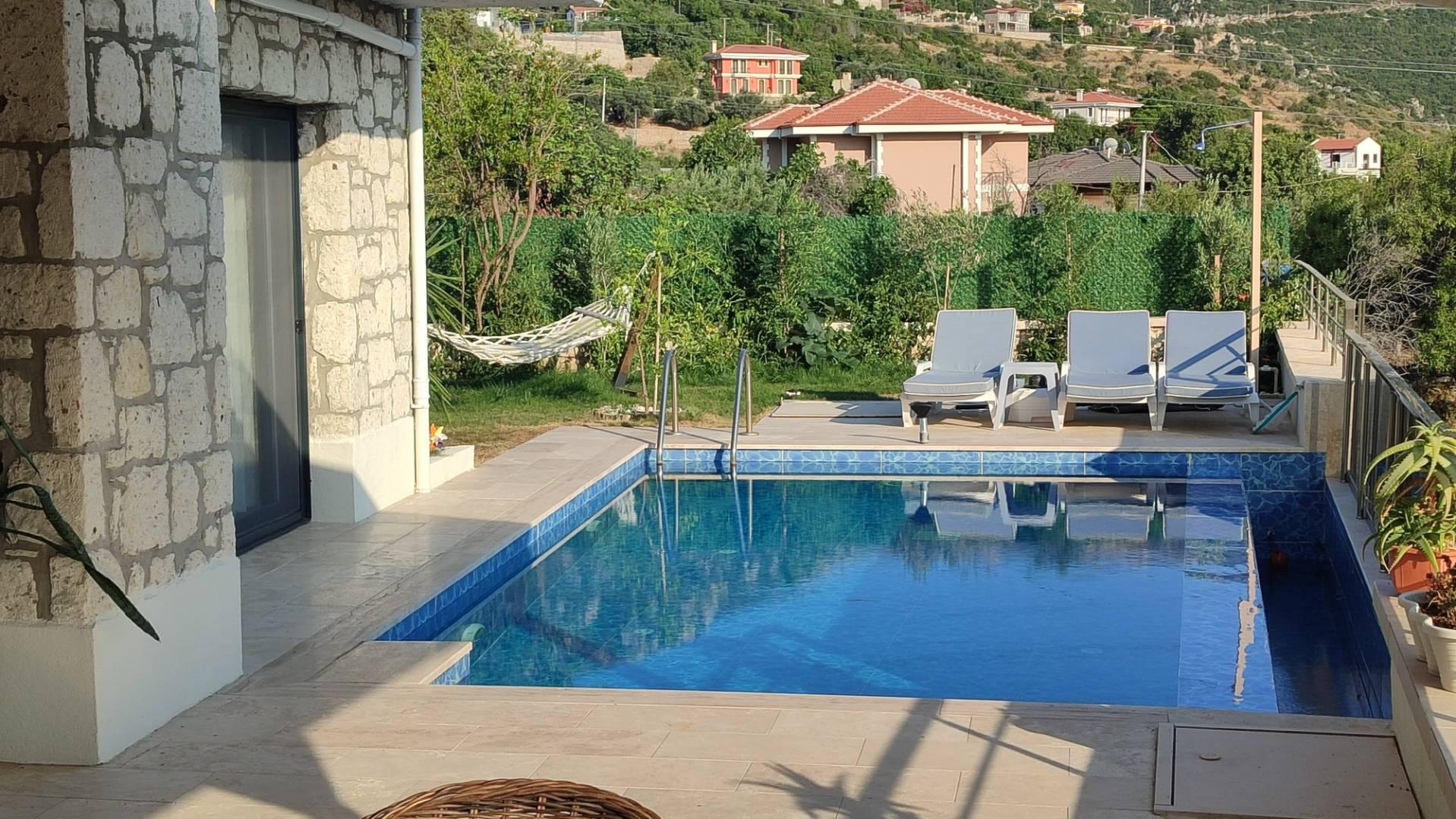 Muğla Marmaris'te Deniz ve Doğa Manzaralı, Özel Havuzlu, Şık Villa-21900