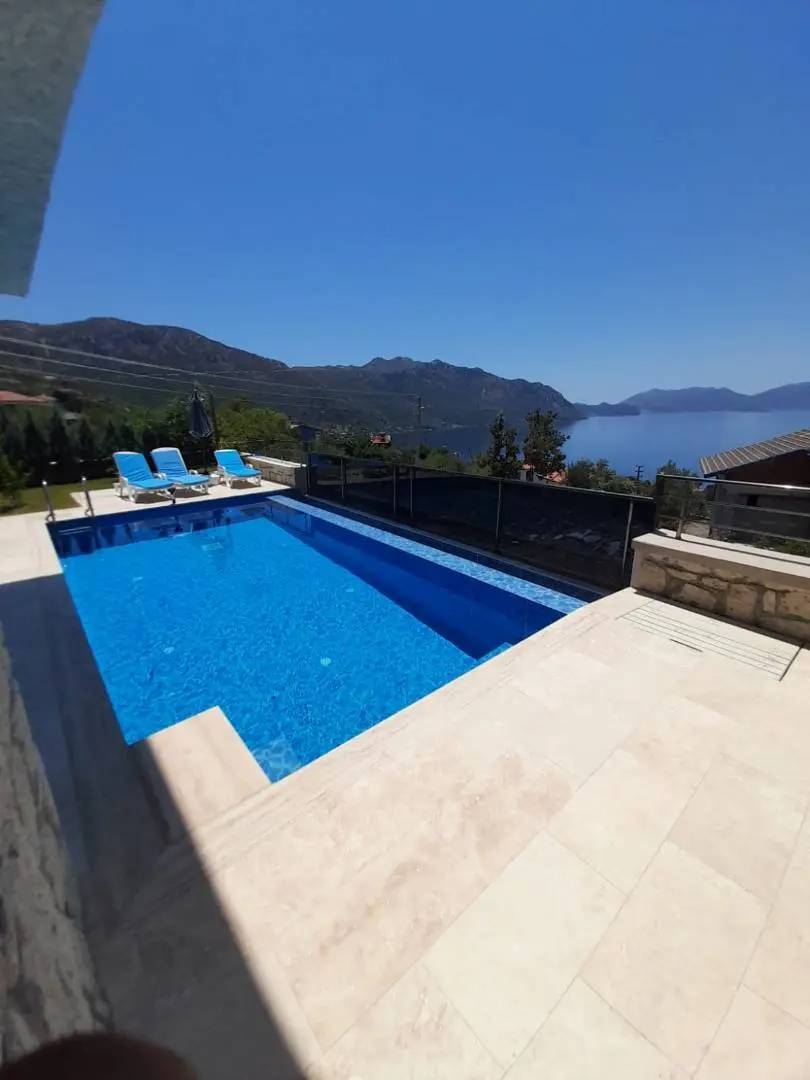 Muğla Marmaris'te Deniz ve Doğa Manzaralı, Özel Havuzlu, Şık Villa