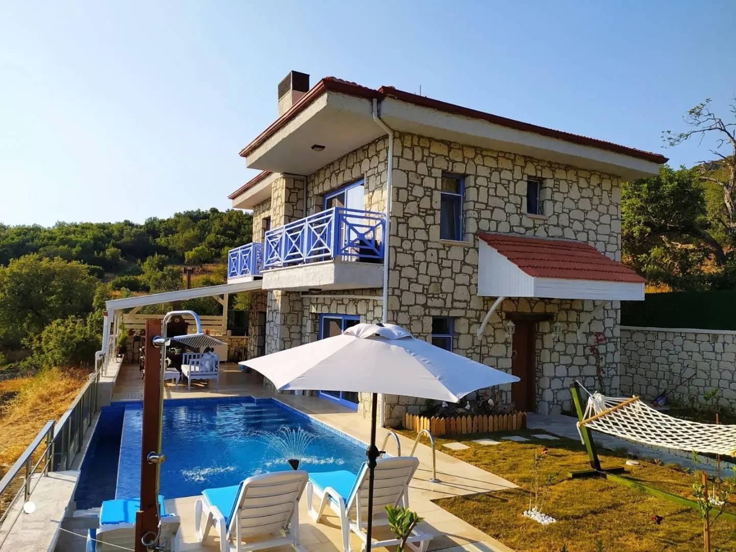 Muğla Marmaris'te Deniz ve Doğa Manzaralı, Özel Havuzlu, Şık Villa-21900
