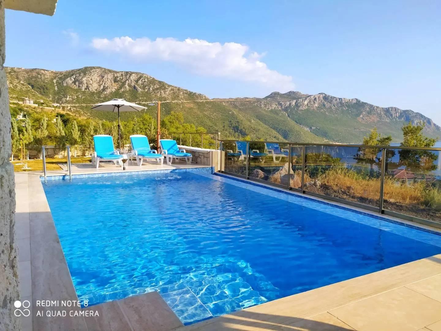 Muğla Marmaris'te Deniz ve Doğa Manzaralı, Özel Havuzlu, Şık Villa-21900
