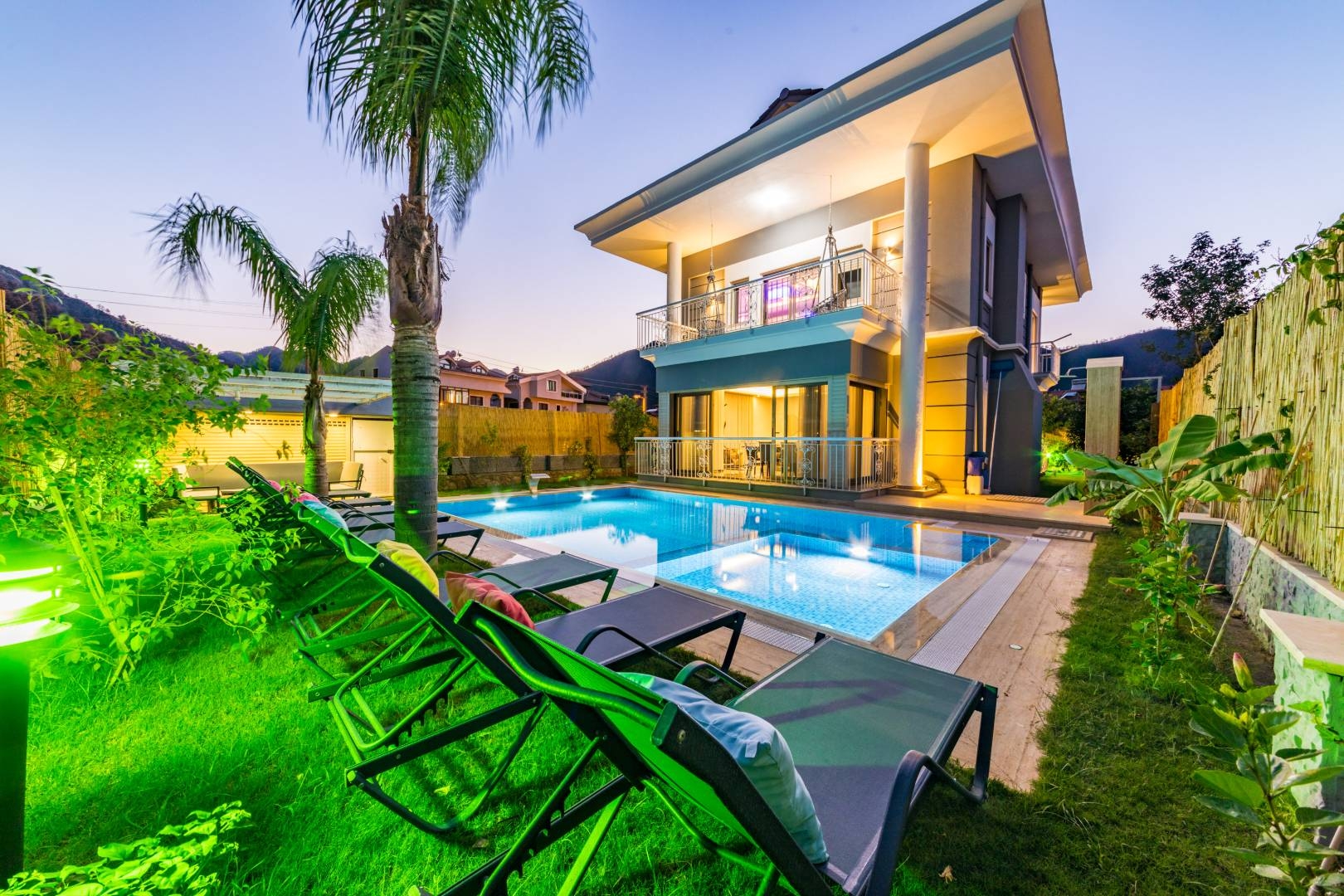 Muğla Marmaris'te Yeşillikler İçerisinde, Özel Havuzlu, Modern Villa