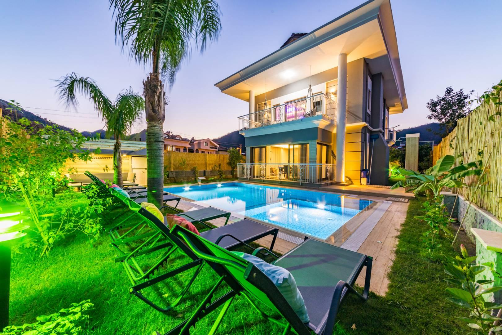 Muğla Marmaris'te Yeşillikler İçerisinde, Özel Havuzlu, Modern Villa-43769