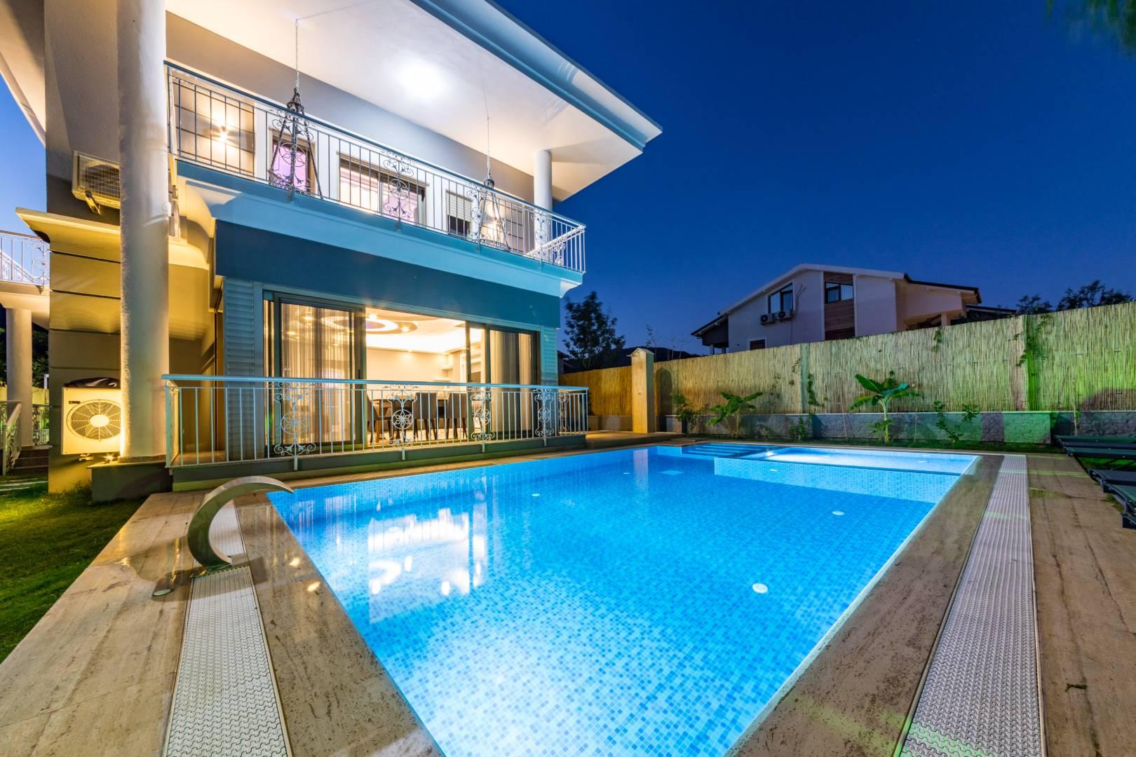 Muğla Marmaris'te Yeşillikler İçerisinde, Özel Havuzlu, Modern Villa-43769