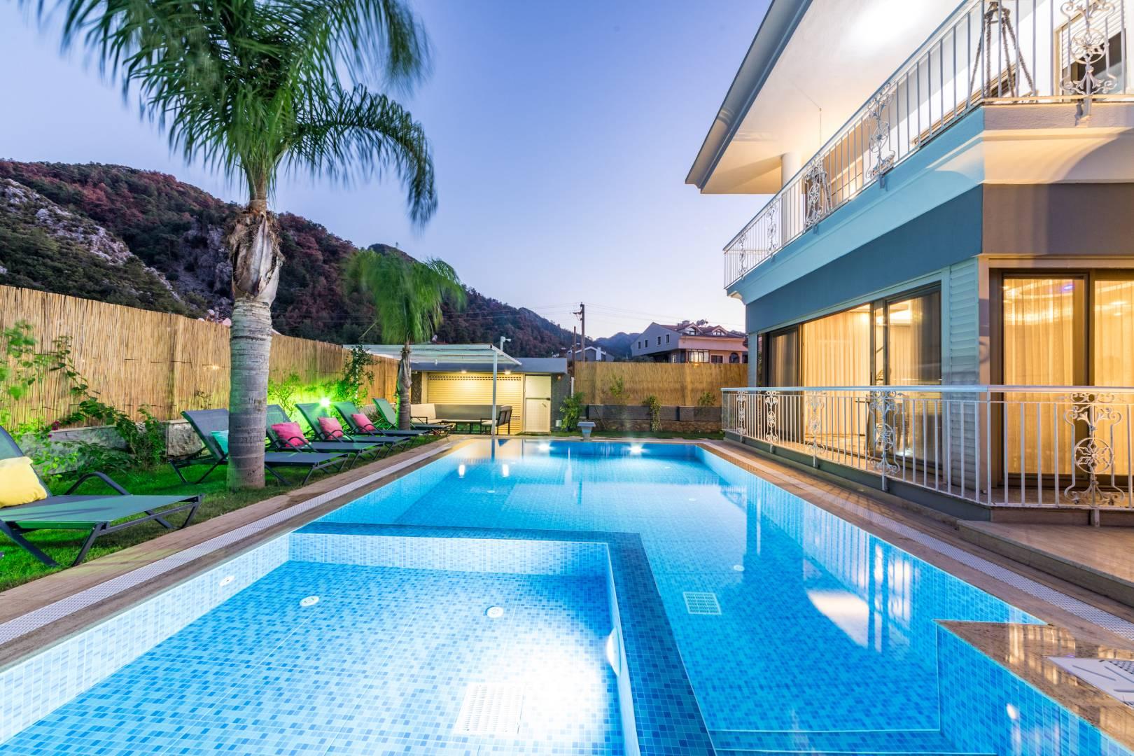 Muğla Marmaris'te Yeşillikler İçerisinde, Özel Havuzlu, Modern Villa-43769