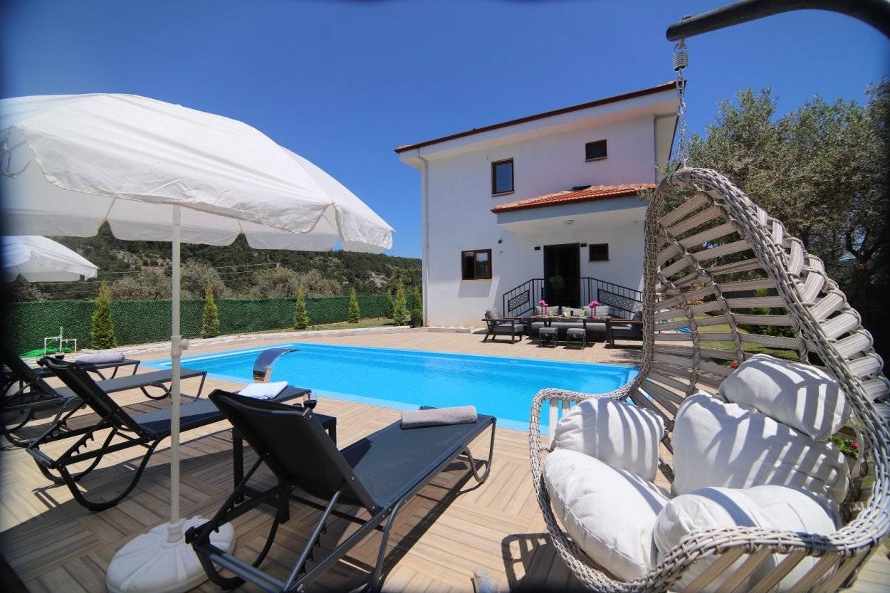 Muğla Menteşe'de Konforlu Tasarımlı, Özel Havuzlu, 3+1 Villa