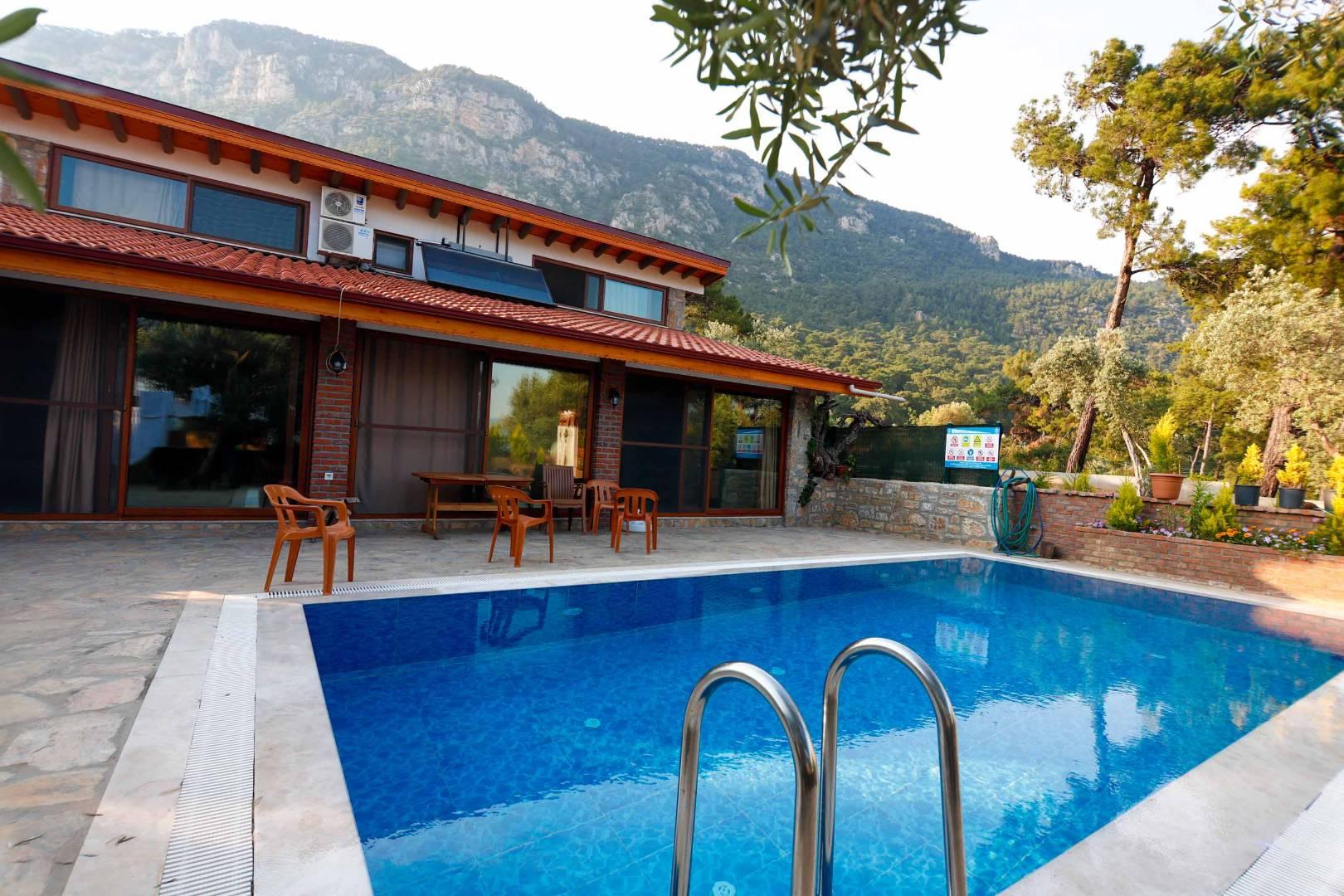 Muğla Menteşe'de Otantik Tasarımlı, Özel Havuzlu, 4 Kişilik Villa-43756
