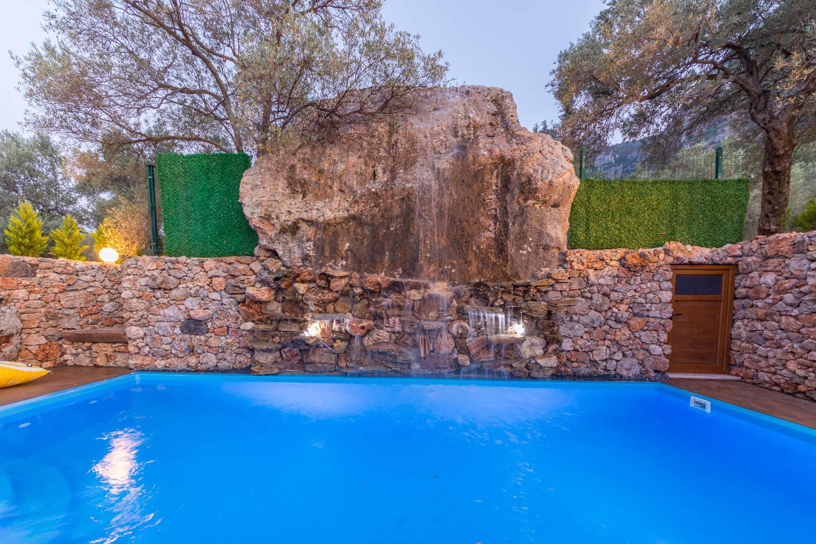 Muğla Menteşe'de Otantik Tasarımlı, Özel Havuzlu, Dış Jakuzili Villa-43770