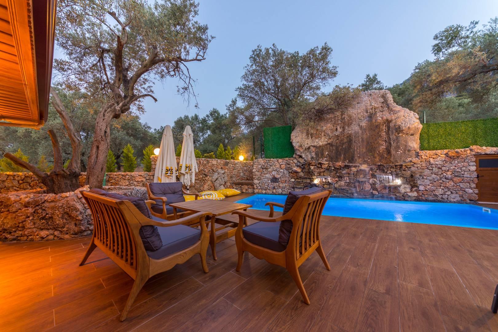 Muğla Menteşe'de Otantik Tasarımlı, Özel Havuzlu, Dış Jakuzili Villa-43770