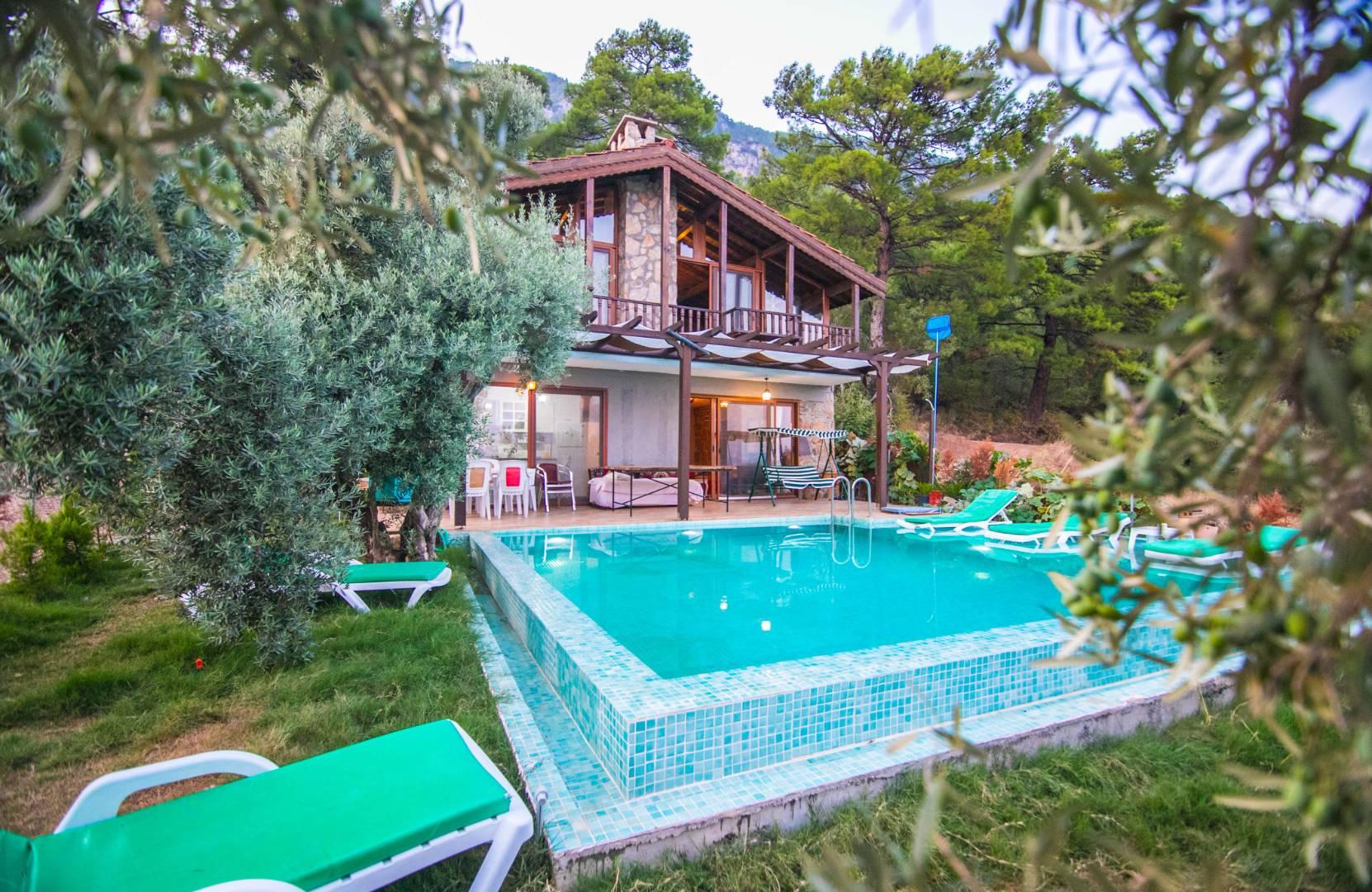 Muğla Menteşe'de Sakin Konumda, Özel Havuzlu, Konforlu Villa-43763