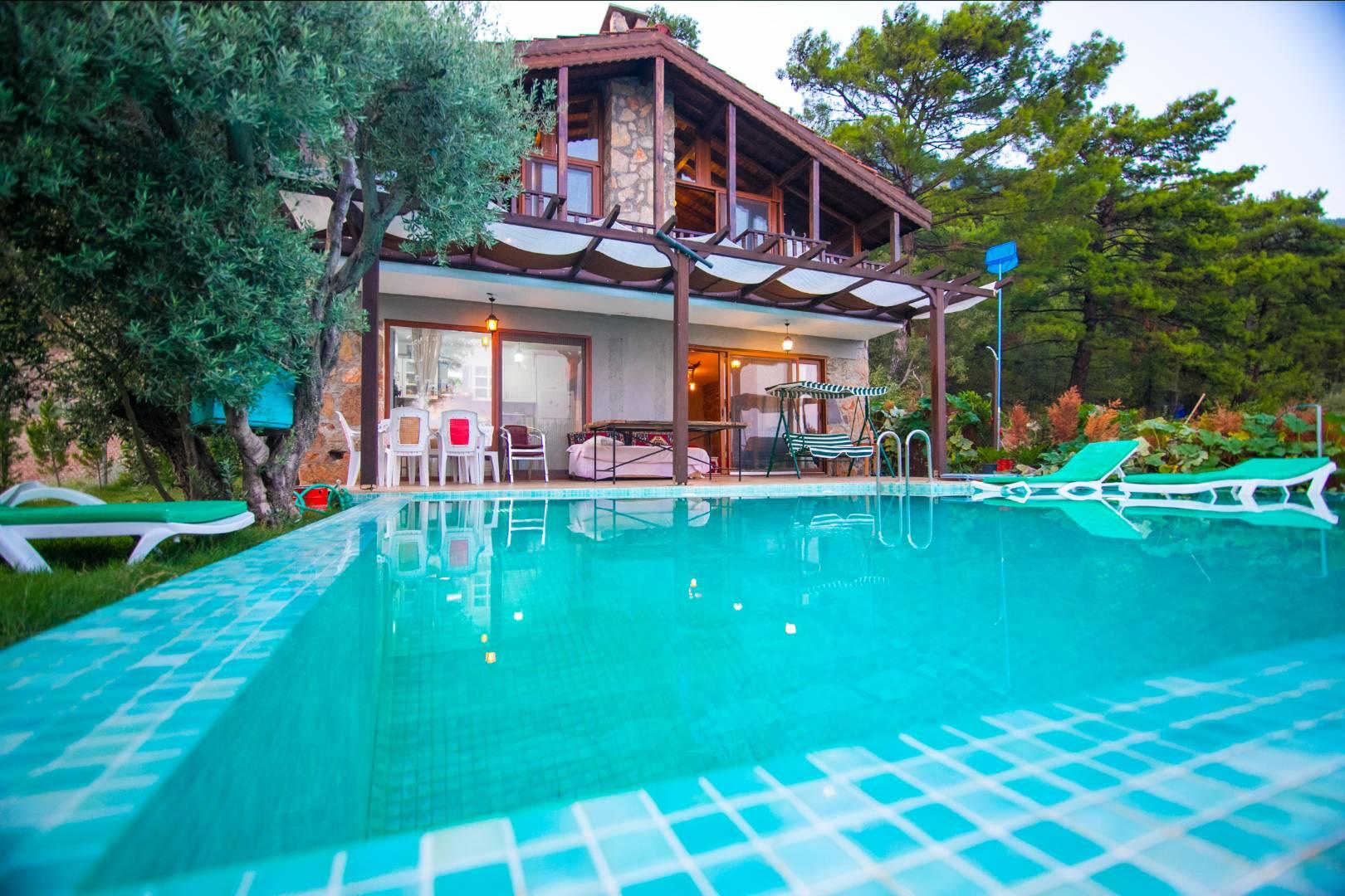 Muğla Menteşe'de Sakin Konumda, Özel Havuzlu, Konforlu Villa-43763