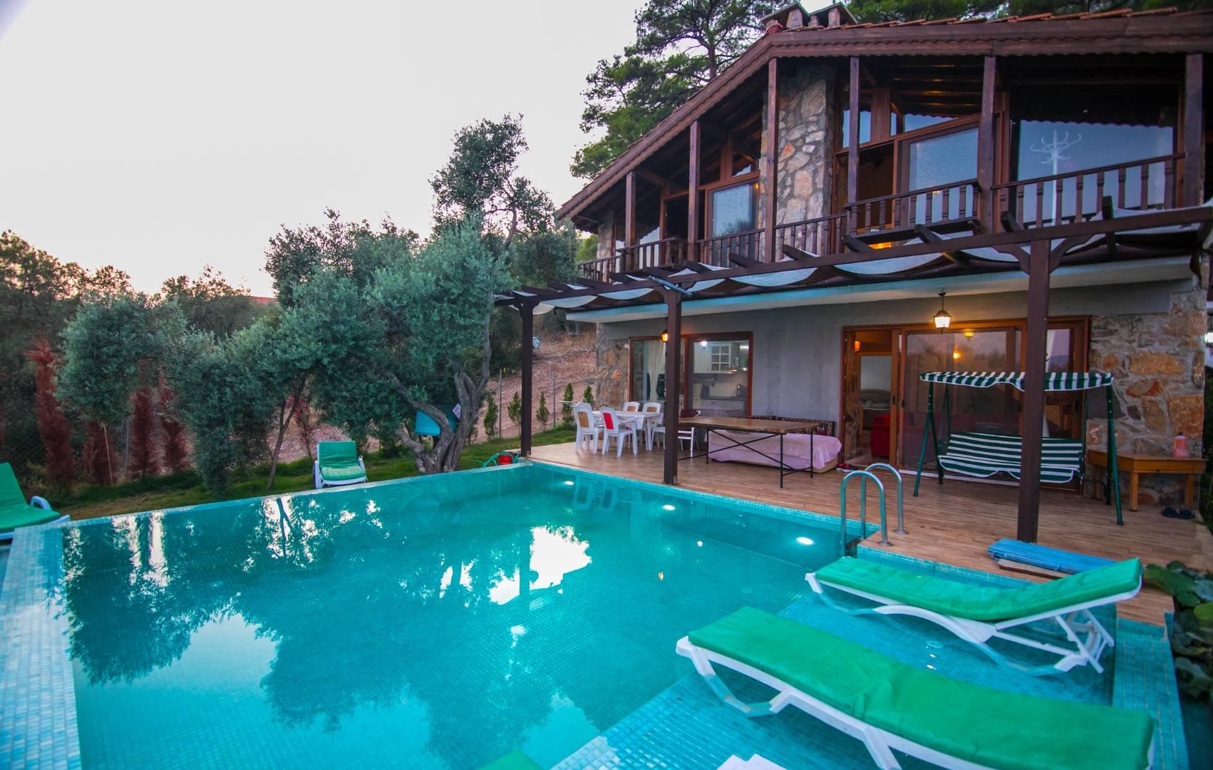 Muğla Menteşe'de Sakin Konumda, Özel Havuzlu, Konforlu Villa-43763