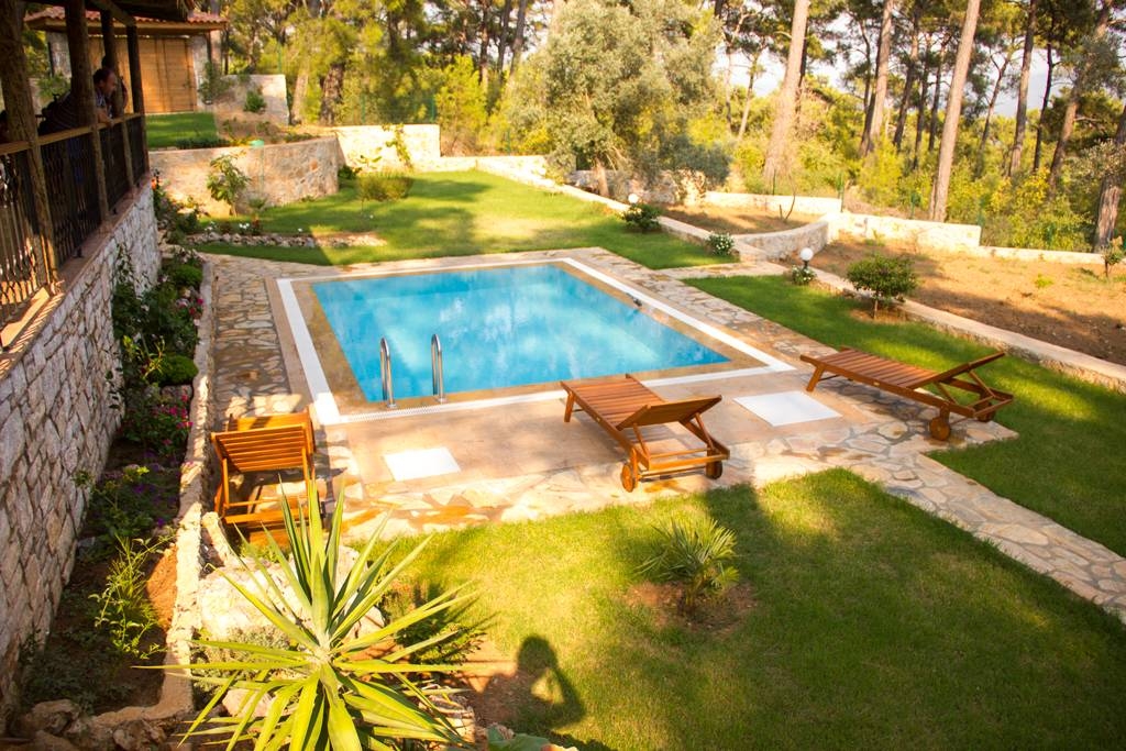 Muğla Menteşe'de Taş Konseptli, Özel Havuzlu, Bahçeli Villa