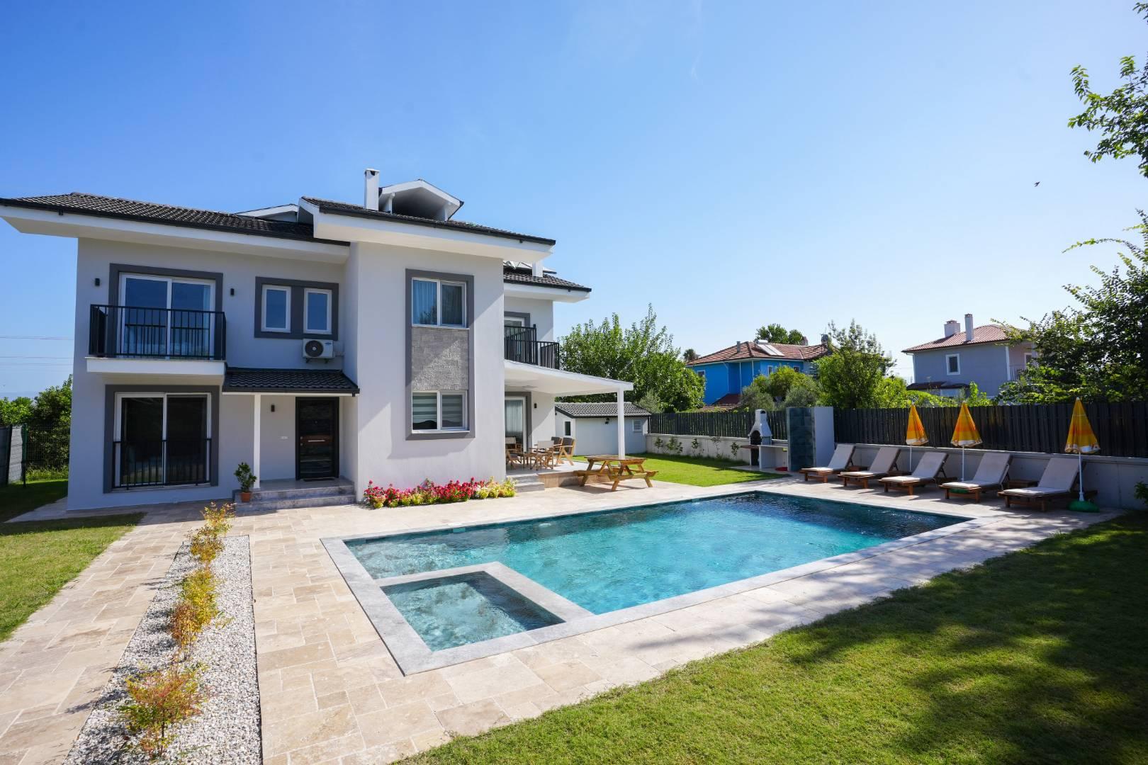 Muğla Ortaca'da Huzurlu Konumda, Özel Havuzlu, Modern Villa-42568