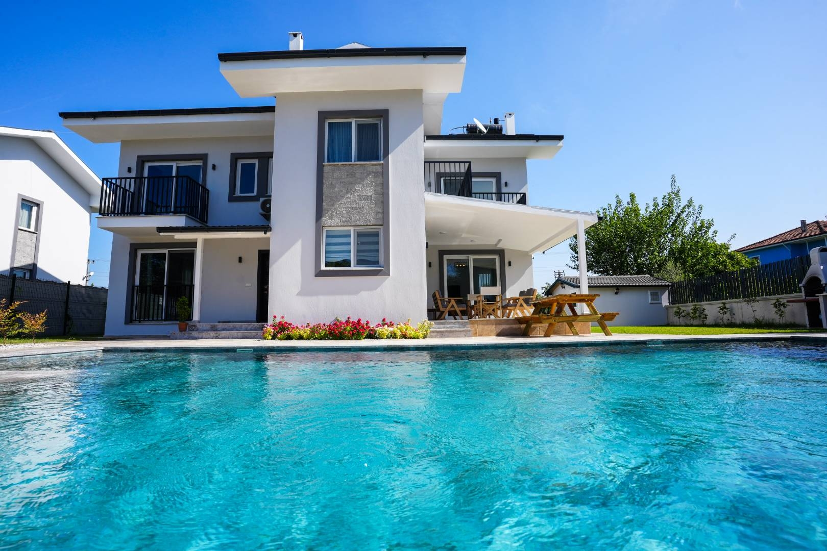 Muğla Ortaca'da Huzurlu Konumda, Özel Havuzlu, Modern Villa