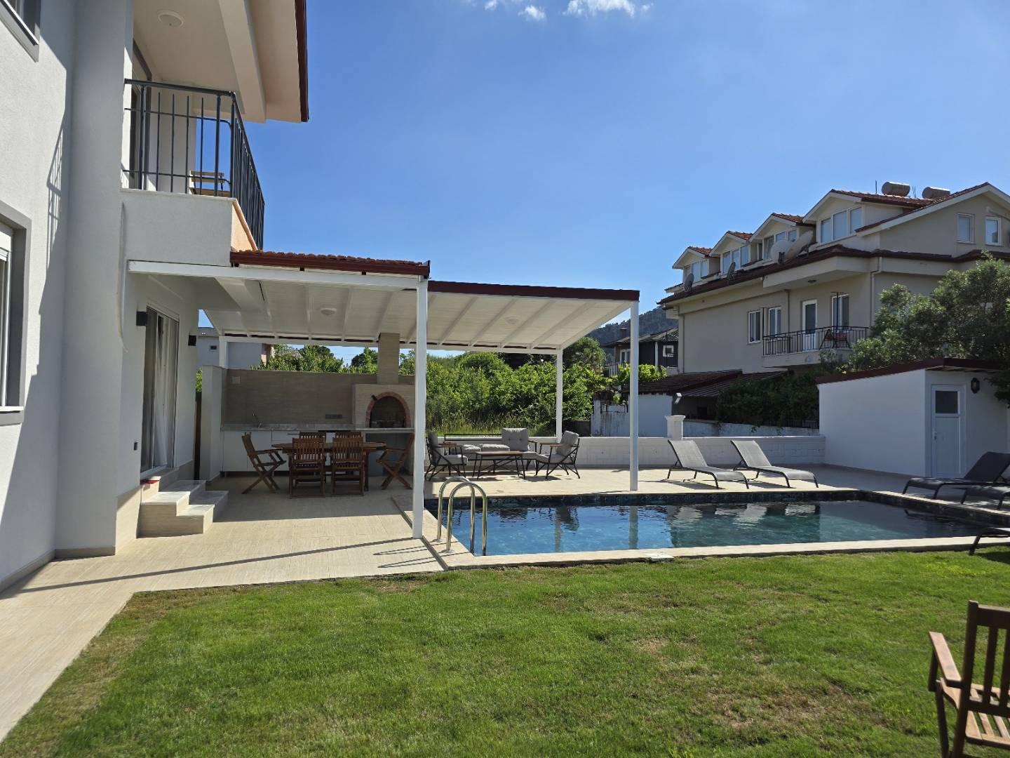 Muğla Ortaca'da Merkezi Konumda, Özel Havuzlu, Geniş Villa-42567