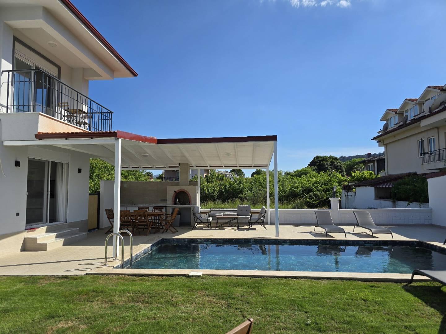 Muğla Ortaca'da Merkezi Konumda, Özel Havuzlu, Geniş Villa-42567