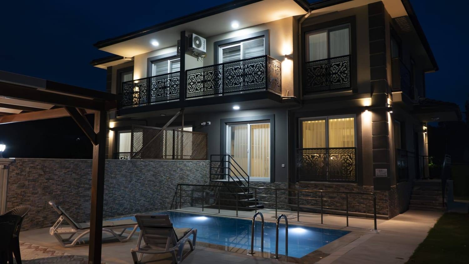 Muğla Ortaca'da Şehrin Gürültüsünden Uzak, Özel Havuzlu, 4+1 Villa