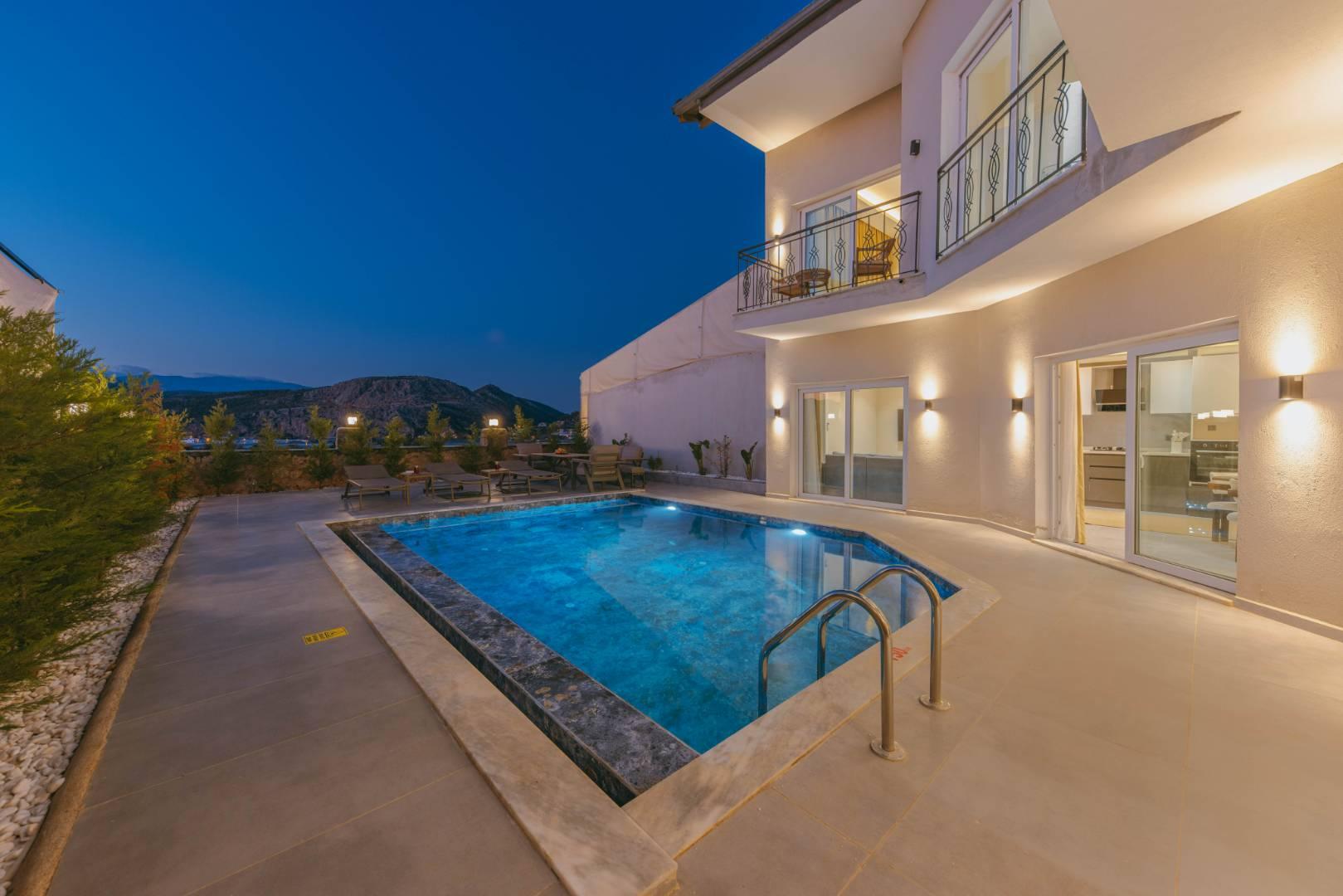 Muğla Seydikemer'de Doğa Manzaralı, Özel Havuzlu, Şık Villa-43117