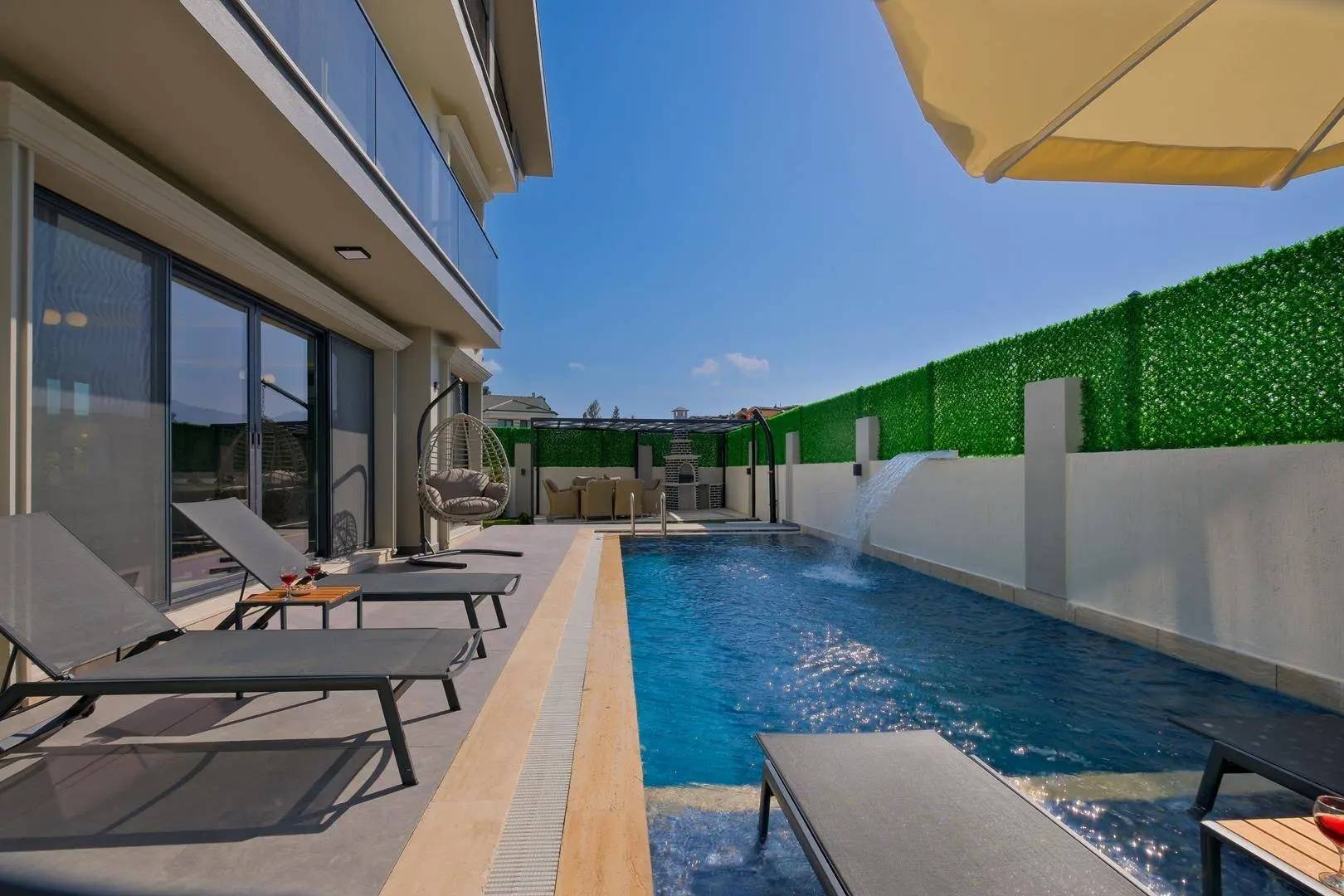 Muğla Seydikemer'de Geniş Ailelere Uygun, Özel Havuzlu, Şık Villa