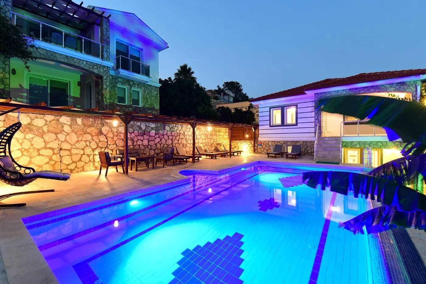 Muğla Seydikemer'de Modern Tasarımlı, Özel Havuzlu, Şık Villa