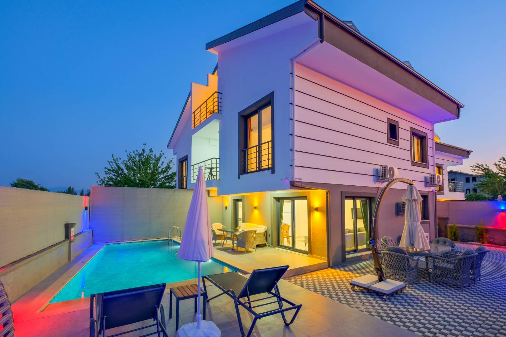 Muğla Seydikemer'de Kalabalık Ailelere Uygun, Özel Havuzlu, İkiz Villa-41404