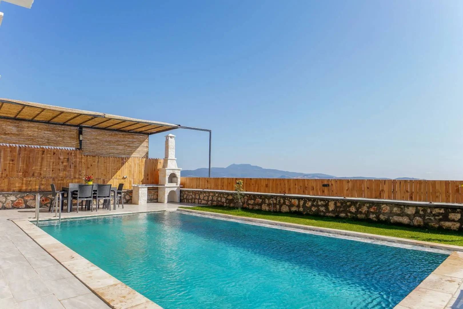 Muğla Seydikemer'de Kalabalık Ailelere Uygun, Özel Havuzlu, Şık Villa