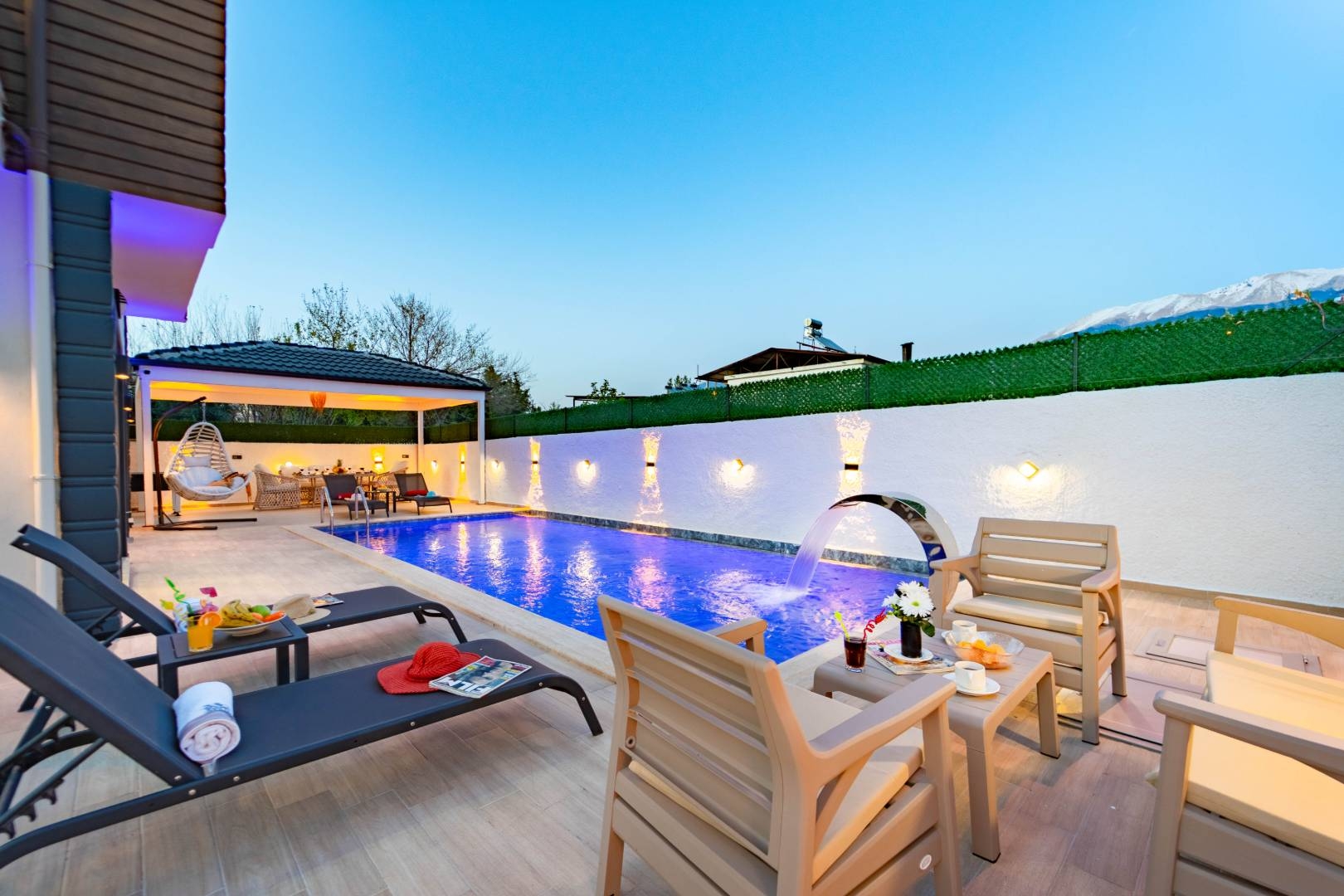 Muğla Seydikemer'de Kalabalık Ailelere Uygun, Özel Havuzlu, Şık Villa