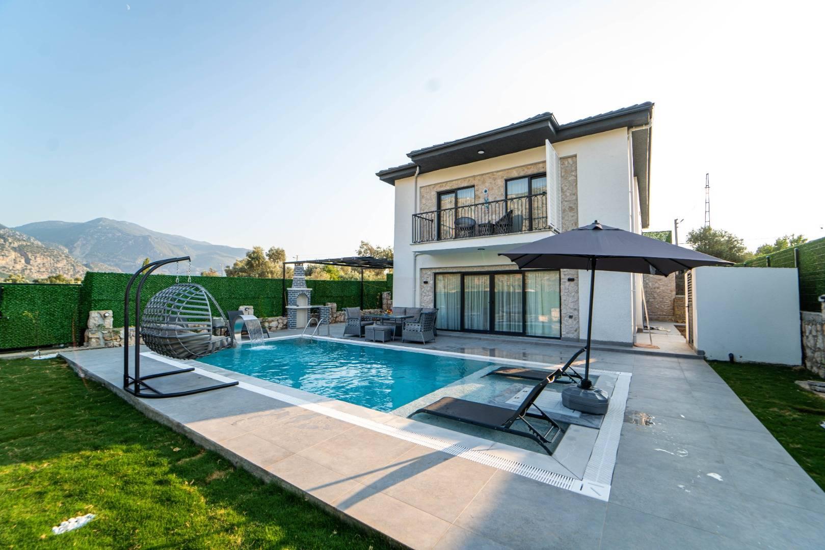 Muğla Seydikemer'de Modern Tasarımlı, Özel Havuzlu, Bahçeli Villa-43669